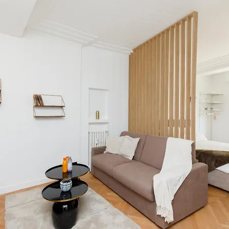 Stylish Renovated Near The Palais Apartamento