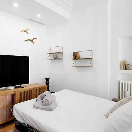 Stylish Renovated Near The Palais アパート